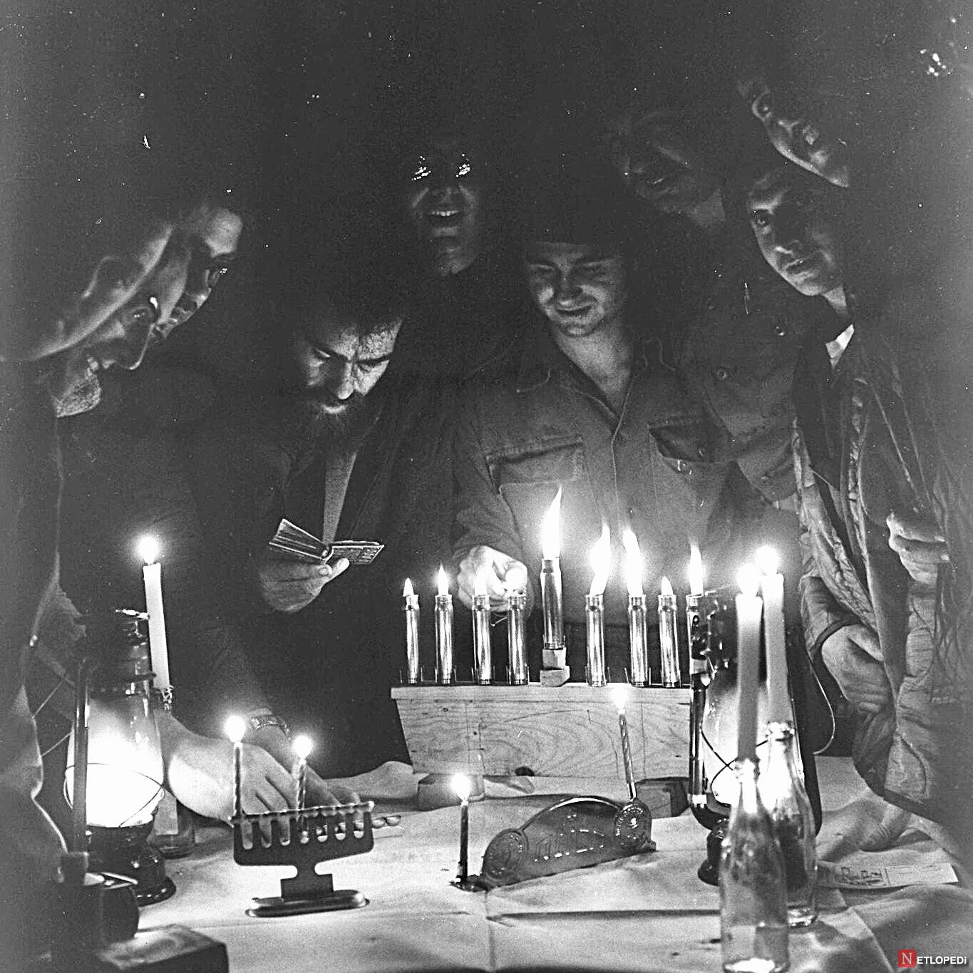 Hanuka (Hanukkah) Nedir? Yahudilikte Işıklar Bayramı